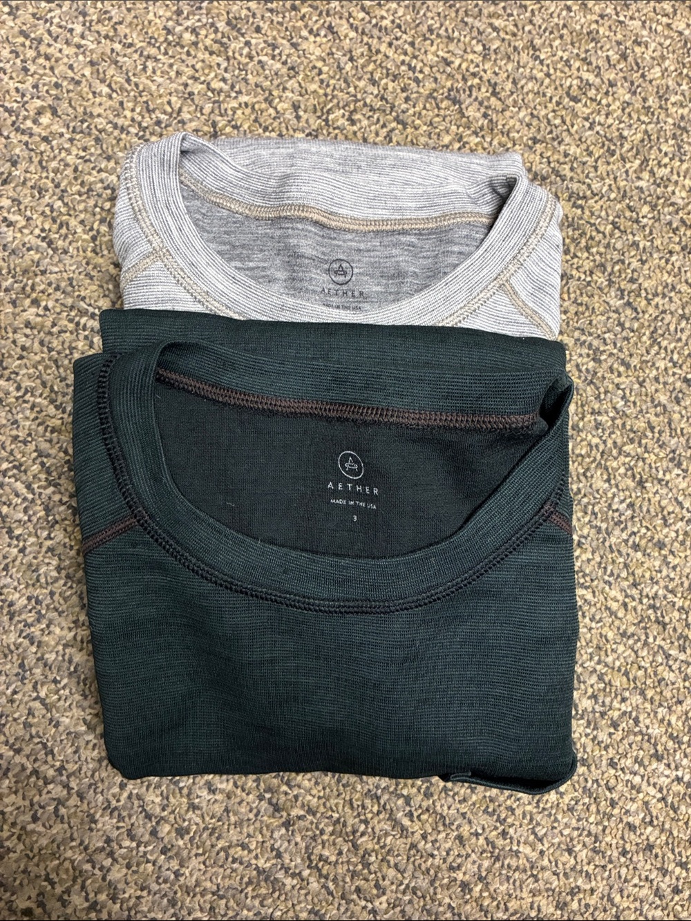 Lot of 2 LN Aether Men's Dark Green and Gray LS Size 3 Pocket Crew Shirts